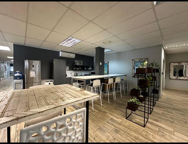 40M² CO-WORKING SPACE TO LET IN DIE HOEWES